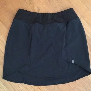 Oiselle roga athletic skirt.